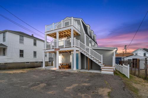 Salisbury Surf & Sol Pet-Friendly Backyard Games in Salisbury