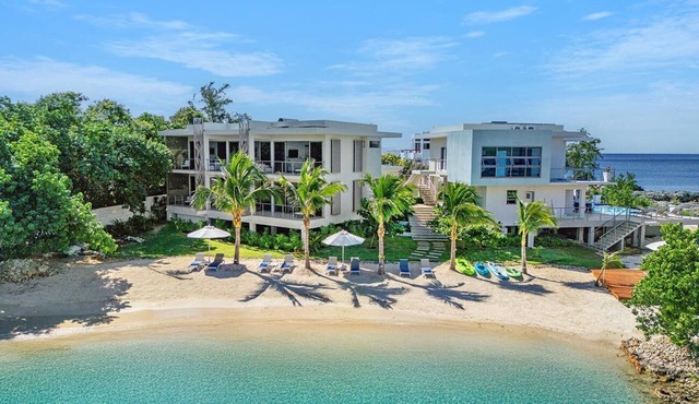 Santosha - 10BR Luxury Villa, Fully Staffed