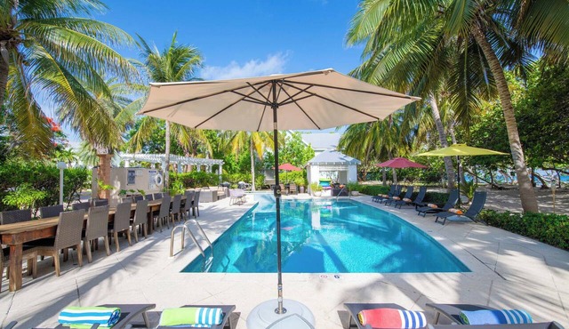 Sea Orchard Retreat: Weekly Stays Save 20%! Micro-Resort Near 7Mile Beach w/Pool & Jacuzzi