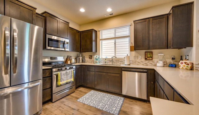 Shared New home private 2 bedroom 1 full bath for guest. Host lives in the home. in Happy Valley