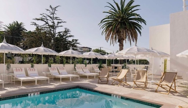 Short Distance From The Well Known Sites! 2 Convenient Units, Pool, Pets Allowed in Los Angeles