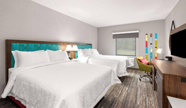 Short Drive to Portland Attractions! Indoor Pool, Free Parking & Breakfast! in Tigard