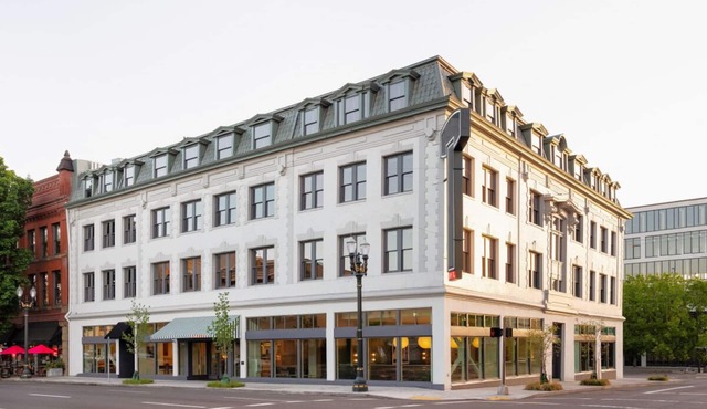 Situated in the Thriving Central Eastside! Pet-friendly, Near Hawthorne District in Portland