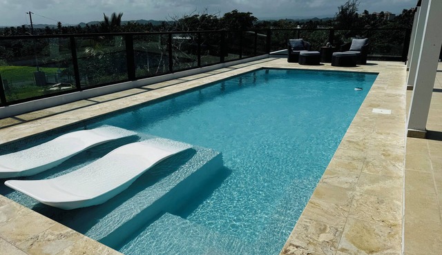 Six bedroom, inground pool, minutes to Cerro Gordo beach sleeps up to 20 guests