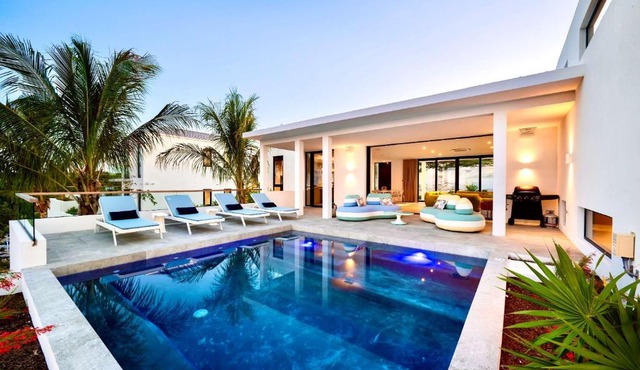 Skyline Villas - Villa Venus with Private Pool
