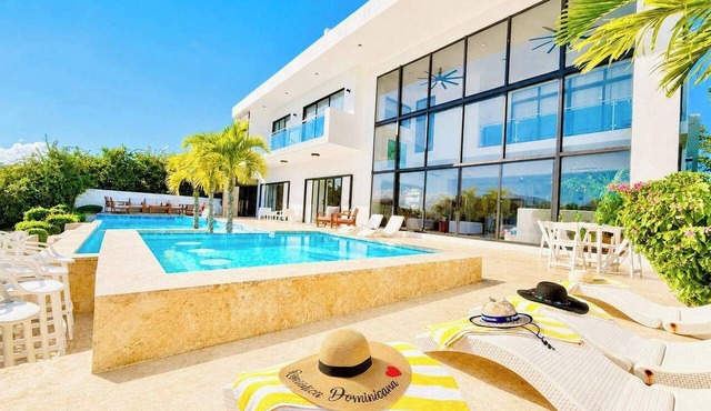 Sleeps up to 40 |8BR, Mini Golf & Largest Pool SOV