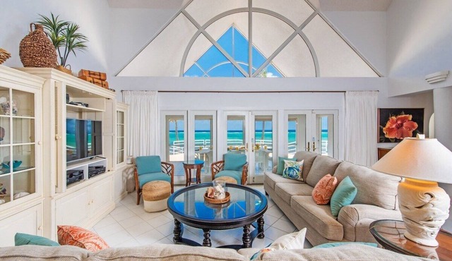 So Serene Oceanfront Villa, Rum Point, Private Beach, Hot Tub, Kayak, Snorkeling