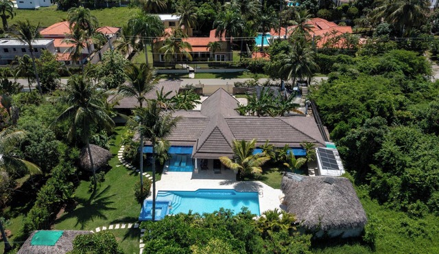 SOSUA Luxury 9-BDR Villa : 20 Guests : POOL
