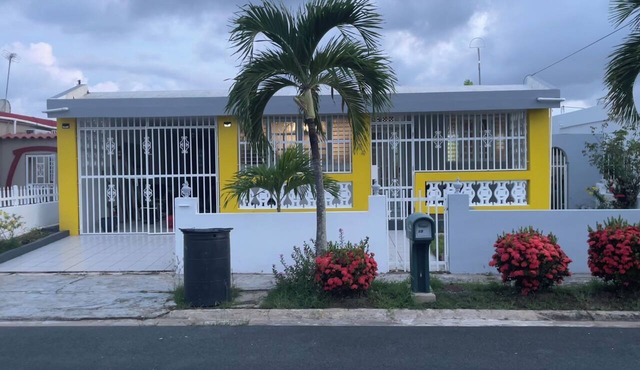 Spacious 4-bedroom house in beautiful Punta Santiago with AC