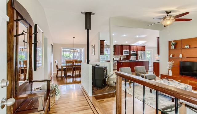 Spacious 4-bedroom home with outdoor deck in Tualatin