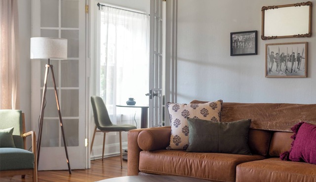 Spacious Flat, Steps to 23rd Ave & Trader Joe's + Parking Included in Portland