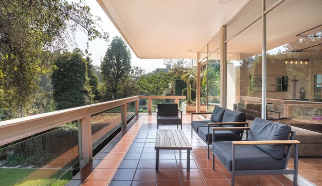 Spacious Home for Groups with Garden & Game Room in México City