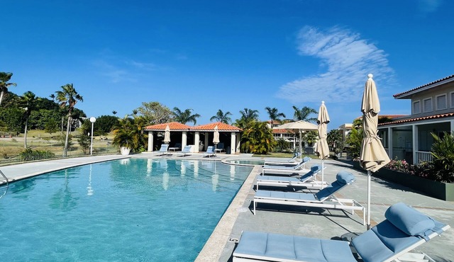 Spacious Penthouse with private rooftop 2500 sq ft of living.