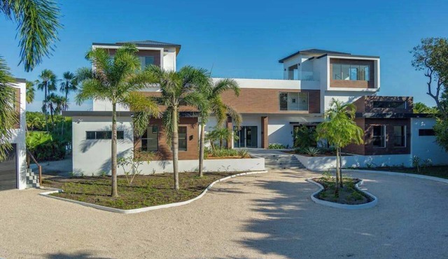 Spacious villa retreat with private pool, rooftop deck, kayaks, and pet-friendly perks