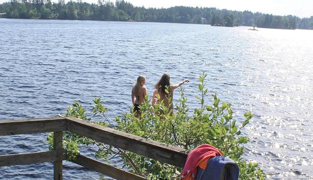 Spend your vacation in this beautiful cottage with a fantastic view of Sans Lake. in Landvetter