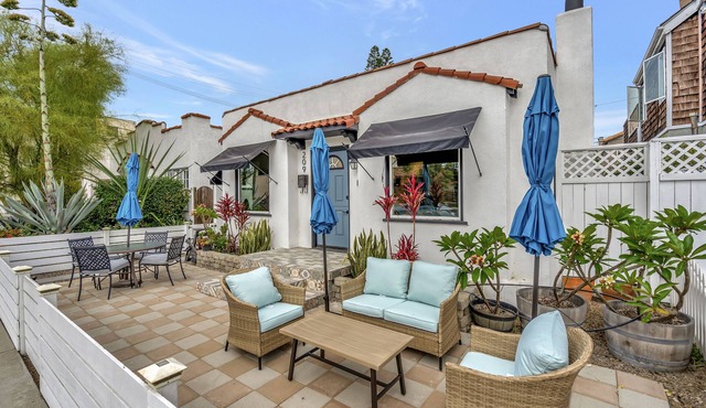 Steps to 2nd Street Dining and Shopping, Entire House In Belmont Shore in Long Beach