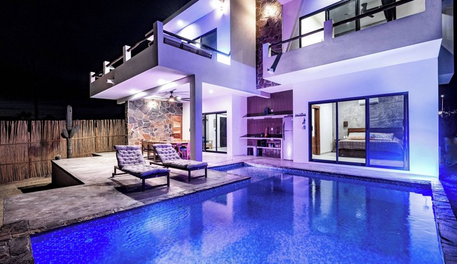 Stunning 3br/3.5ba with Private Pool, Steps from the Beach and Local Hotspots in El Sargento