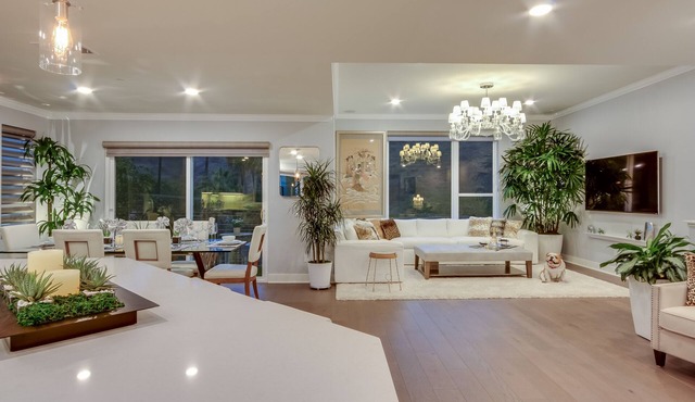 Stunning and Luxurious Private Model Home in Hollywood in Los Angeles