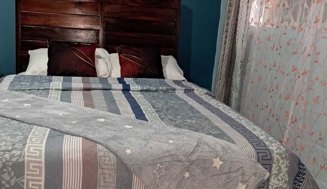 Stylish 1BR Retreat 2 Queen Beds Quiet Upscale Area 15 mins to Town & Beaches