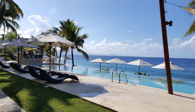 Stylish 1BR Terrace Steps to Beach & Pools Free Weekly Maid Service