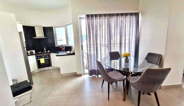 Stylish, Upscale City Center Condo, Rooftop Terrace with Amazing City Views.
