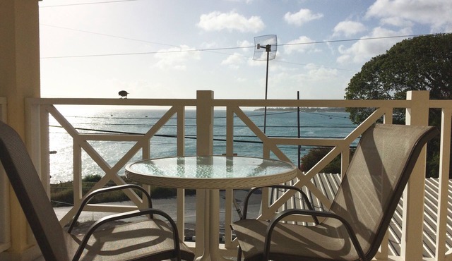 Suits Me "Studio C" Across From The Sea