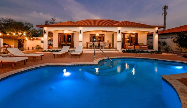 Summer Oak Villa