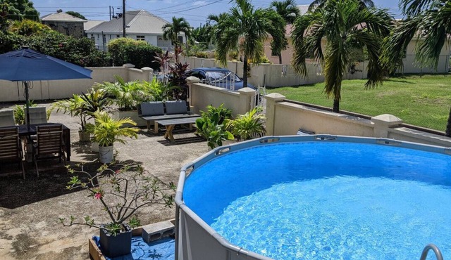 Sunny 2 bedroom Oasis with Pool