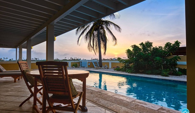 SUNSET VILLA - Stunning VIEW! - private pool - 4 bed - 4 bath- 11 guest home