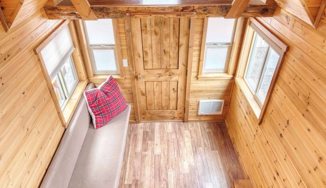 The Timber Nook Rustic Charm Walkable Location in Portland