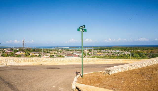 This space is centrally located 5 mins from the beach