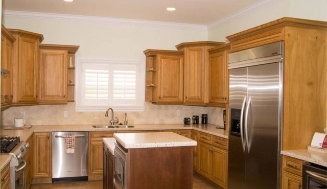 Three Bedroom Home in West End OBB
