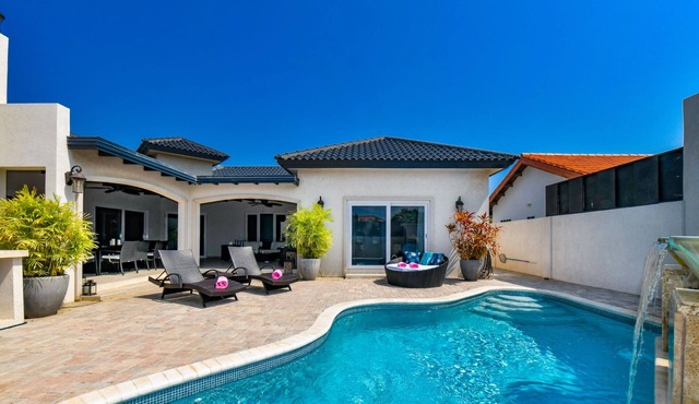 Top Location! Private Pool& Rooftop Terrace w/Ocean View!