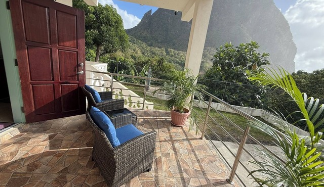 Tranquil & private 1-bedroom apartment with AC in charming Soufrière