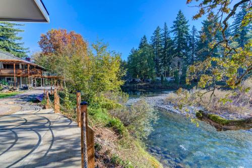 Tranquil Riverfront Retreat in Washougal