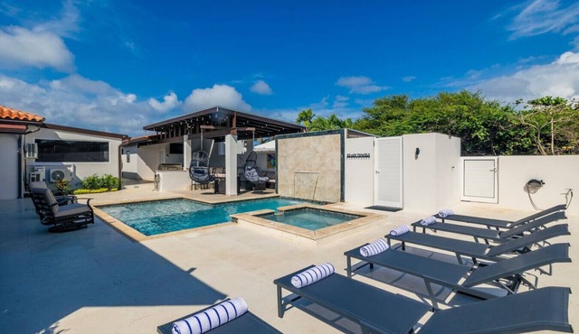 Tropical Indulgence | Sotto del Sol 7BR by Bocobay