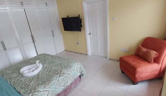 Union Hilltop Paradise Villas - Relaxing 2-Bedroom Villa for Family & Friends 1