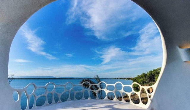 Unique waterfront studio with AC, pool, bikes, & kayaks