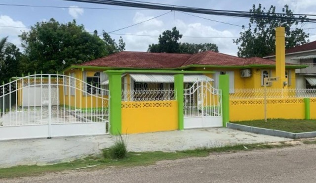 Upscale 2 bedrooms Guest House near Santa Cruz town