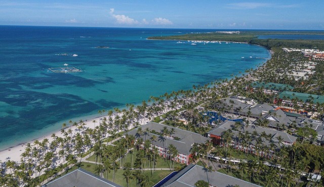 Upscale 2BR Near Bibijagua Beach | Walk to Sand