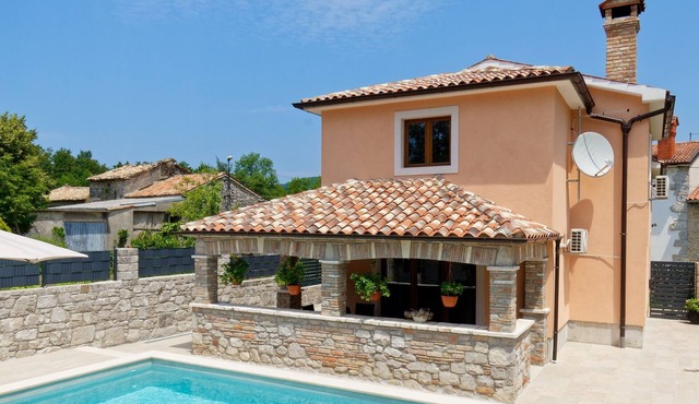 Vacation home Pahari - 6 persons, 3 bedrooms, pool, barbecue, terrace, in Roc