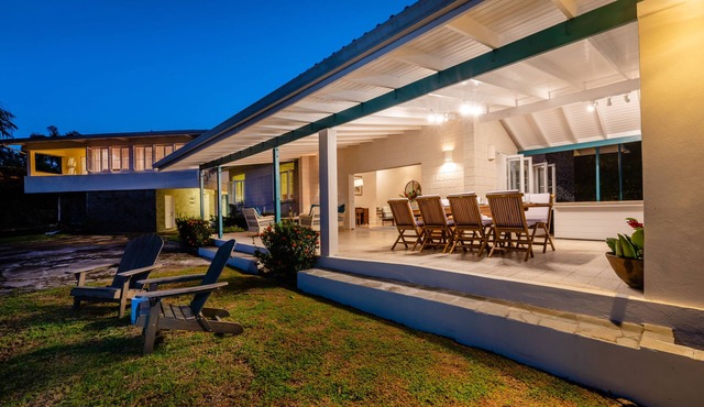 Vantage La Toc -Villa with spectacular Caribbean Sea views, 10 min walk to beach