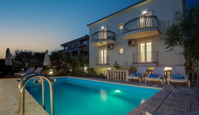Villa Dada with pool, Seaview and playroom in Linardići (Krk)