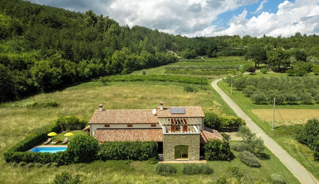 Villa Dol- a Traditional Istrian house with swimming pool, jacuzzi and sauna in Buzet