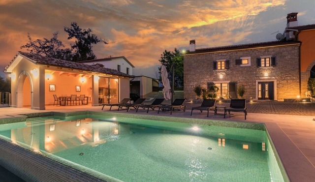 Villa Grazia with heated pool in Kascerga