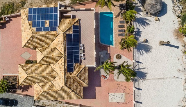 Villa Mariposa - Private pool - volleyball court - quiet and serene villa!