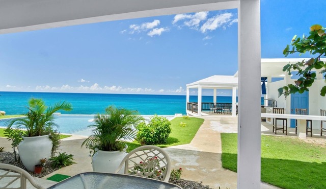 W Villa- 5BR Ocean Front Villa w/Staff