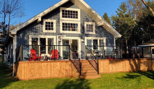 Water Front Cottage in Stanley Bridge- Just Minutes To Cavendish Beach in Breadalbane