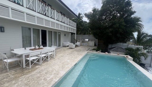 Waterfront Property with Sunset Views on Beautiful Harbour Island