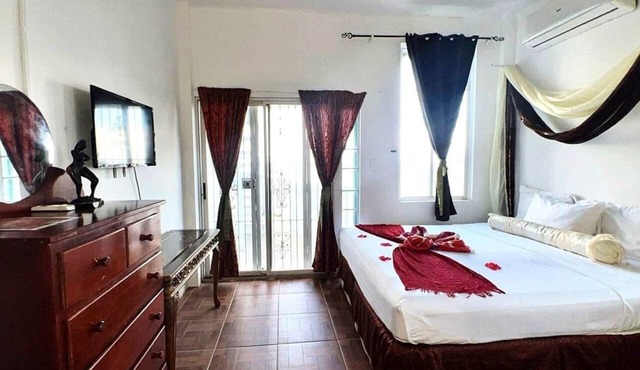 Waterside 2BR SeaView Apt wBalcony/Pool by Airport